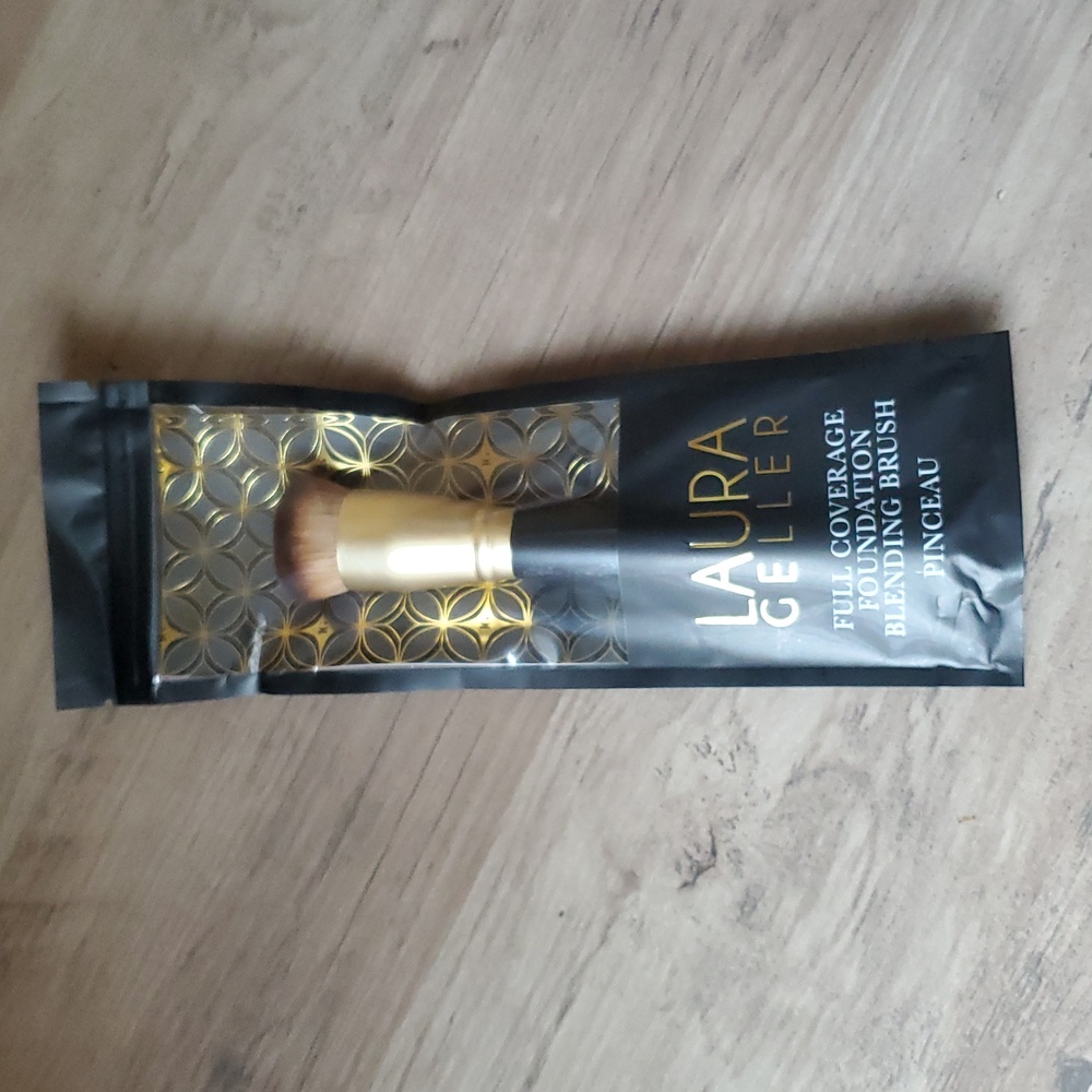 🆕️ LAURA GELLER Full Coverage Foundation Blending Brush